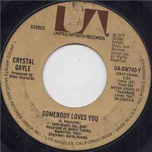 Crystal Gayle - Somebody Loves You / Coming Closer
