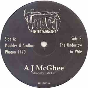 AJ McGhee - Moulder & Scullme