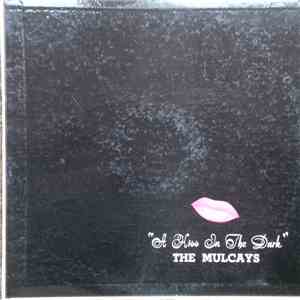 The Mulcays, The Hollywood Soundstage Chorus - A Kiss In The Dark